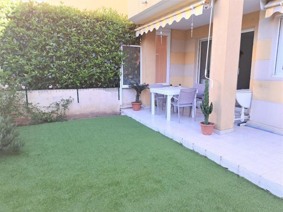 Frejus, Studio, 100 M De La Plage-port Fréjus