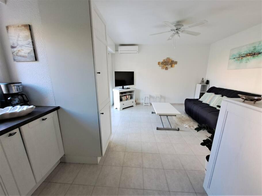 Frejus, Studio, 100 M De La Plage-port Appartement *