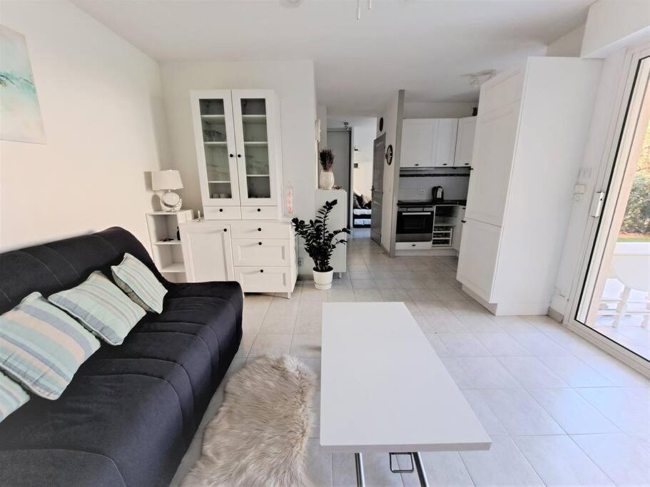 Frejus, Studio, 100 M De La Plage-port *