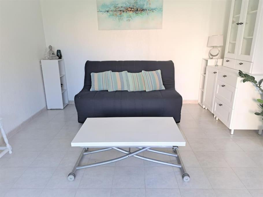 Apartment Frejus, Studio, 100 M De La Plage-port *