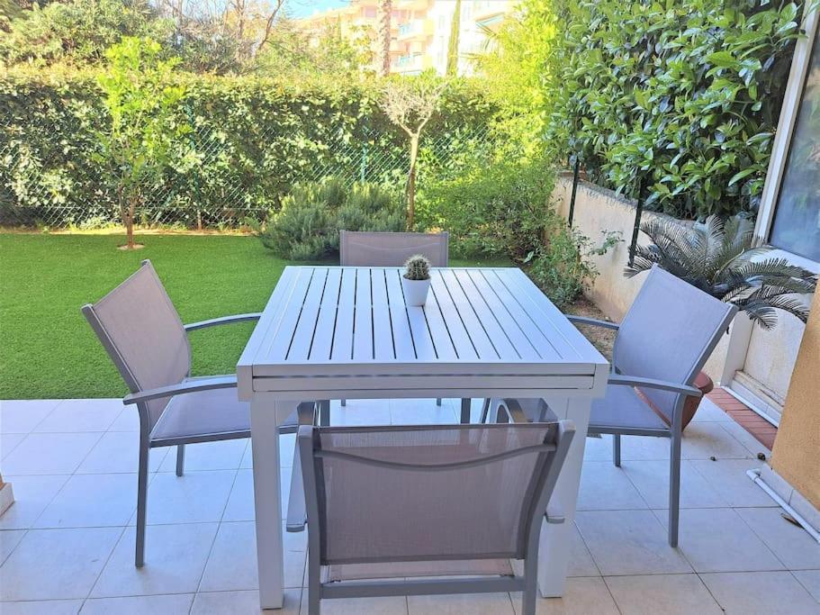 Apartment Frejus, Studio, 100 M De La Plage-port Fréjus