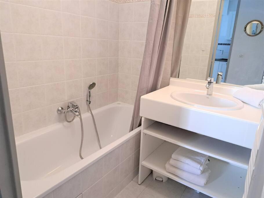 Apartment Frejus, Studio, 100 M De La Plage-port